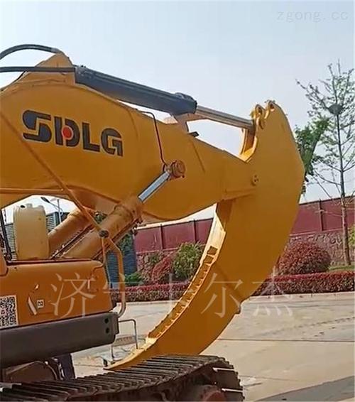 鋼鐵巨臂的無聲誓言 挖掘機產品圖片背后的力量美學